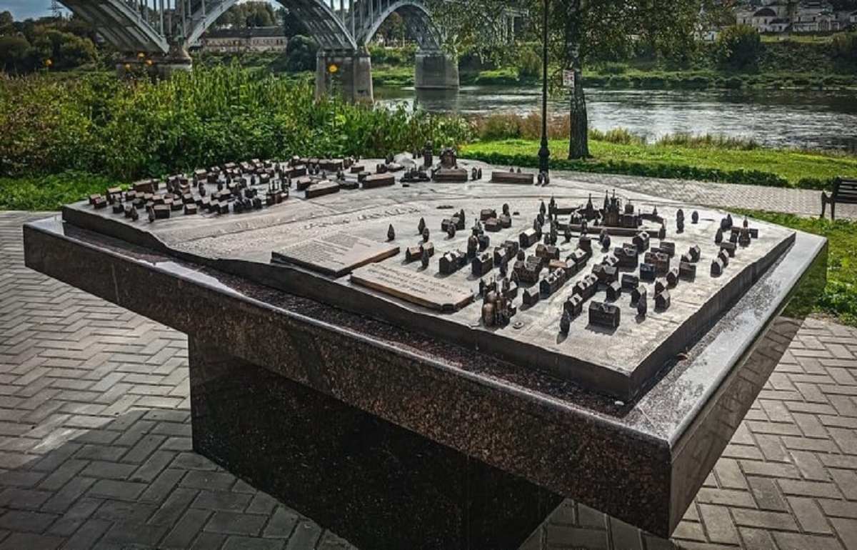 В Старице установлена бронзовая панорама древнего города - новости Афанасий