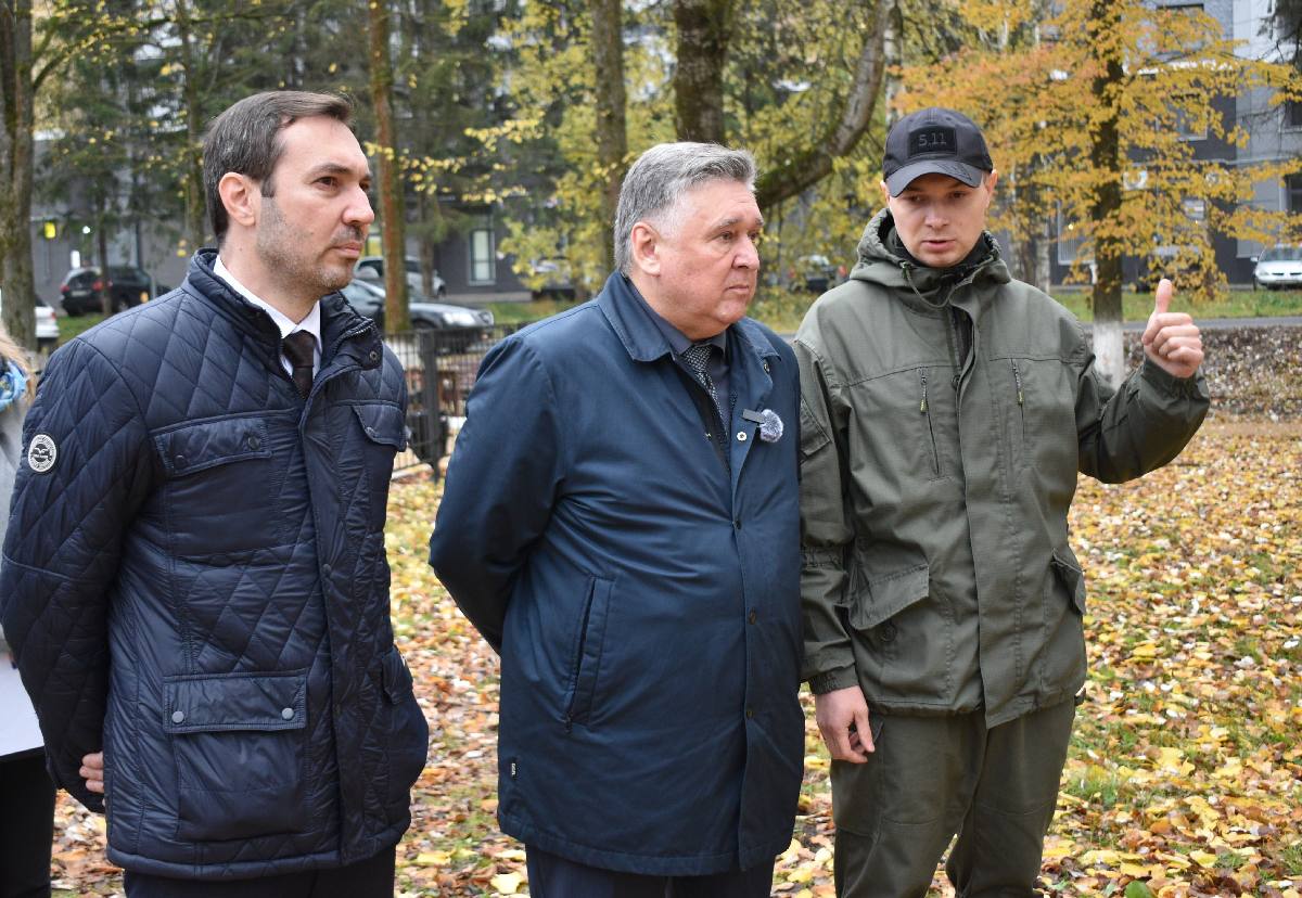 Глава Твери Алексей Огоньков проверил ход ремонтных работ на воинских захоронениях  Фото: администрация Твери