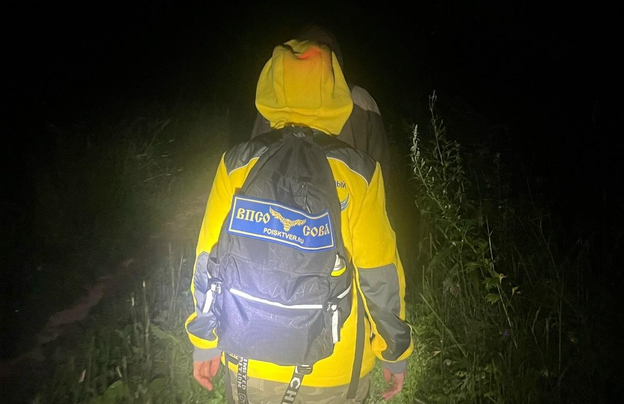 В Тверской области отдыхающий решил срезать путь в лесу и заблудился на 12 часов 