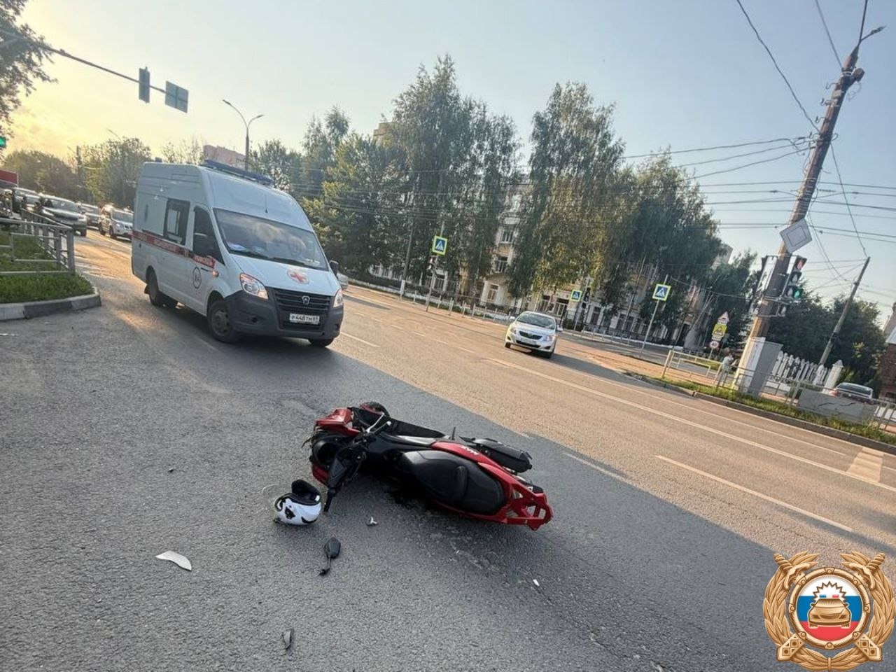 В Твери неопытный молодой водитель на «Богдане» сбил пенсионера на мотоцикле