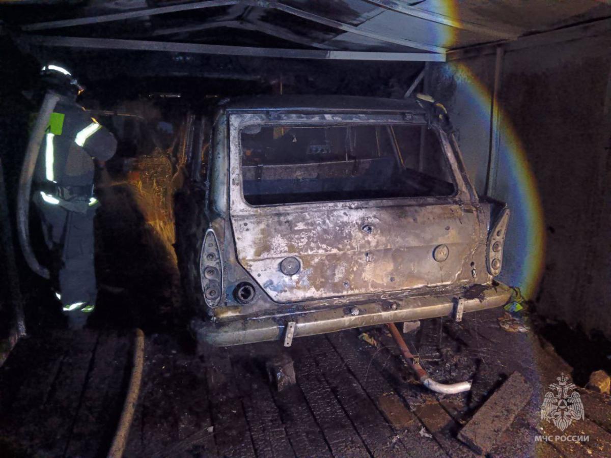 В Твери на пожаре в гараже погиб мужчина Фото: МЧС Тверской области