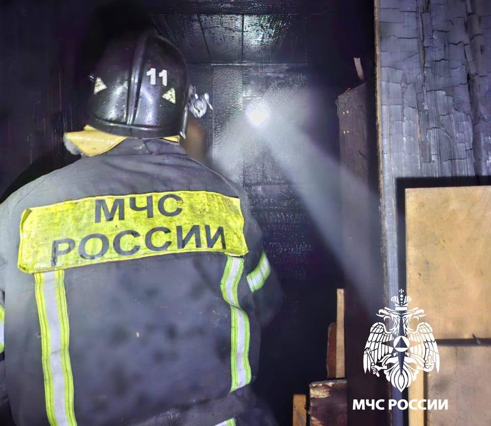 В Кимрах Тверской области пожарные не допустили распространения огня на соседние дома Фото: ГУ МЧС России по Тверской области