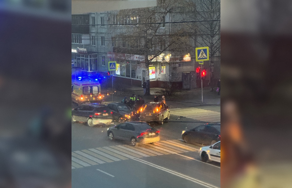 В ДТП на Волоколамском проспекте в Твери пострадал мужчина Фото: Елена Герасимова