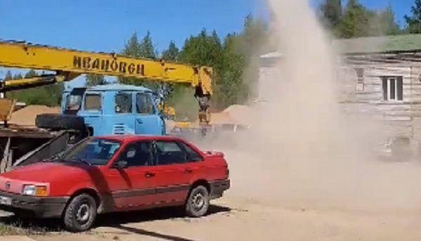 Ржевский торнадо. В Тверской области продолжают снимать необычные природные явления 