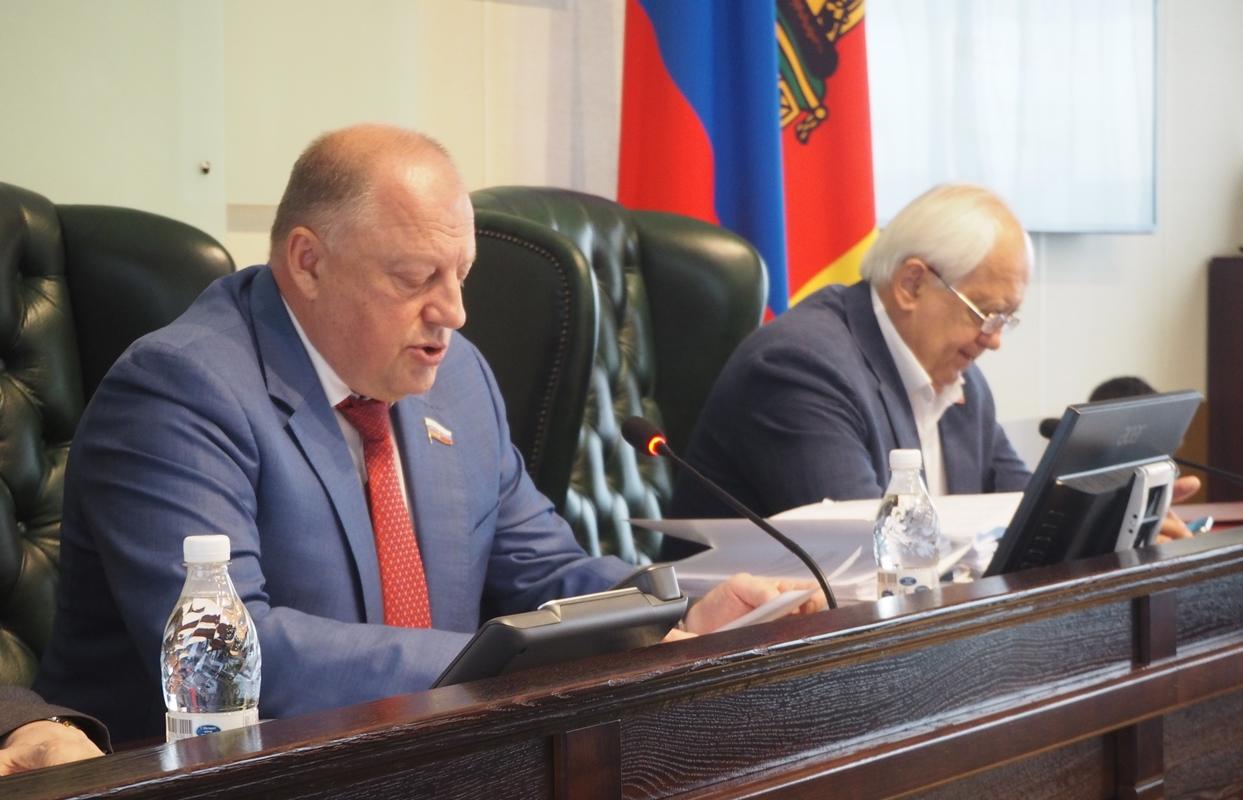 Областным парламентом приняты поправки в закон, изменяющие порядок выкупа земельных участков, находящихся в госсобственности, под объектами недвижимости Фото: ЗС Тверской области