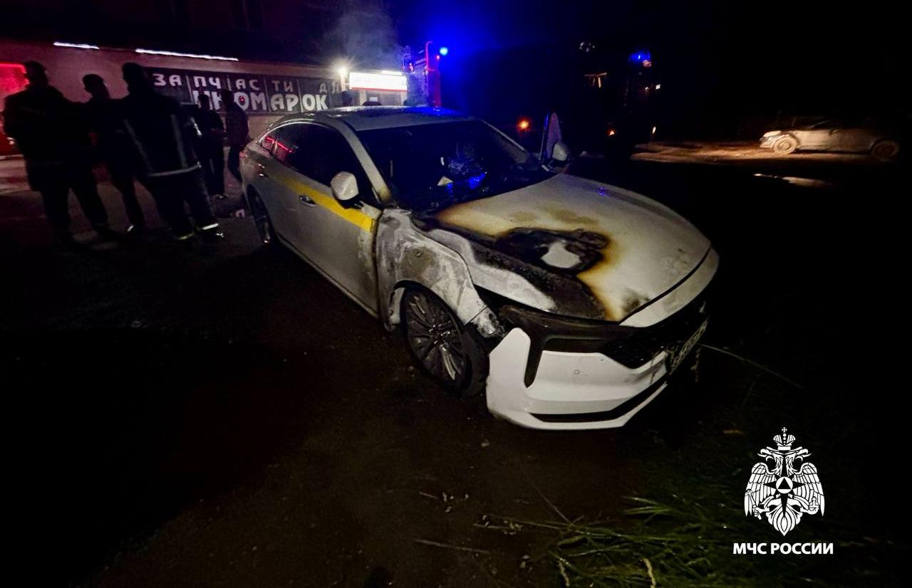 Во Ржеве пожарные спасли легковушку от уничтожения - новости Афанасий
