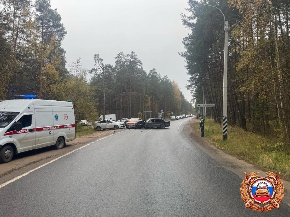 На Сахаровском шоссе в Твери молодой водитель устроил тройное ДТП Фото: ГАИ