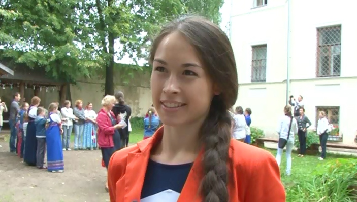 В конкурсе на самую длинную косу победила 23-летняя жительница Твери. В числе претендентов на победу был даже мужчина / фото, видео 