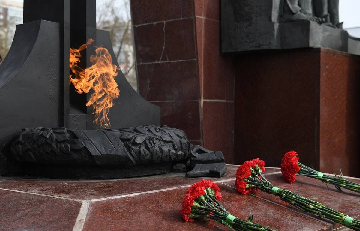 На Смоленском захоронении в Твери зажжен Вечный огонь  - новости Афанасий