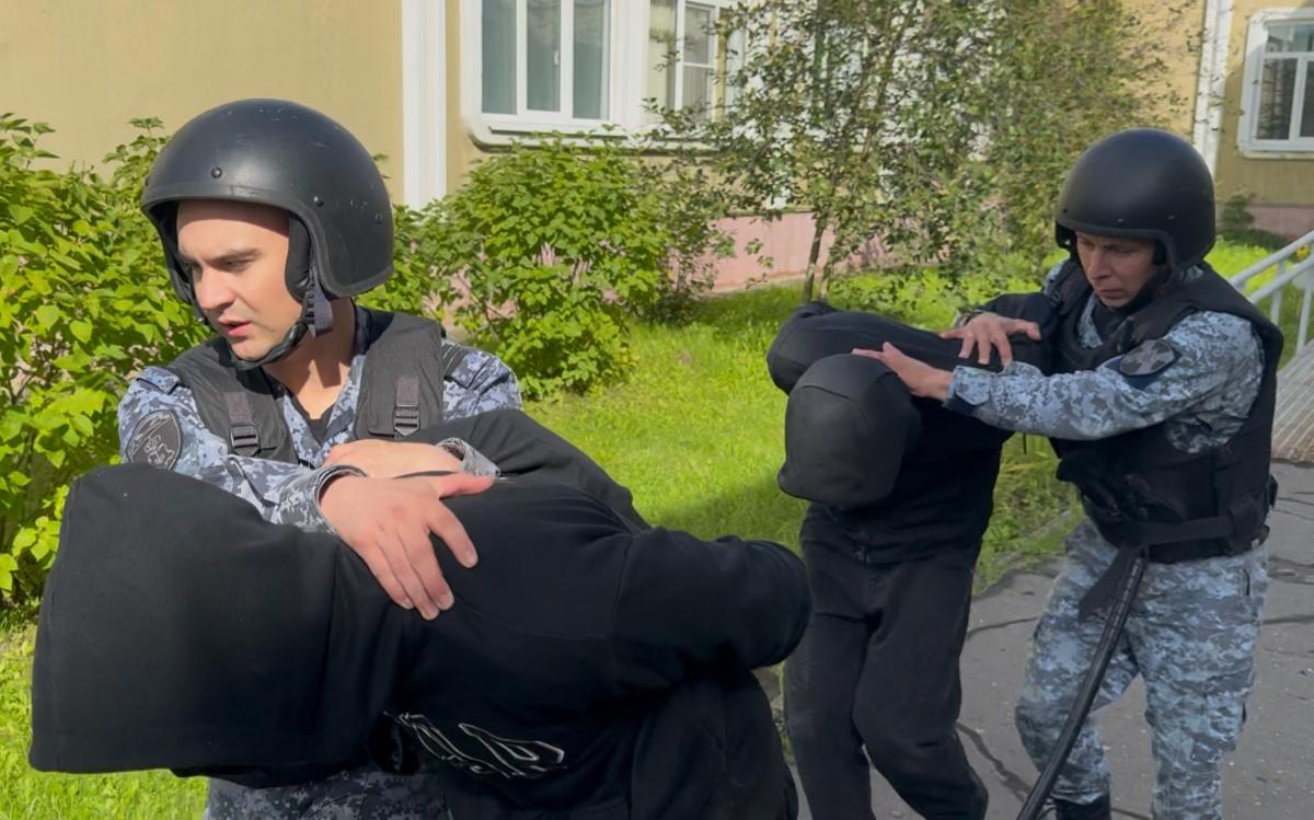 В тверской школе росгвардейцы отработали действия при террористической угрозе Фото, видео: Росгвардия