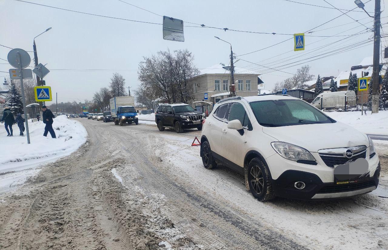 В Твери на Пожарной площади сбили двух пешеходов - новости Афанасий