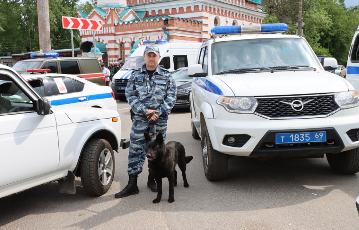 Сегодня у соборной мечети в Твери прошел полицейский рейд