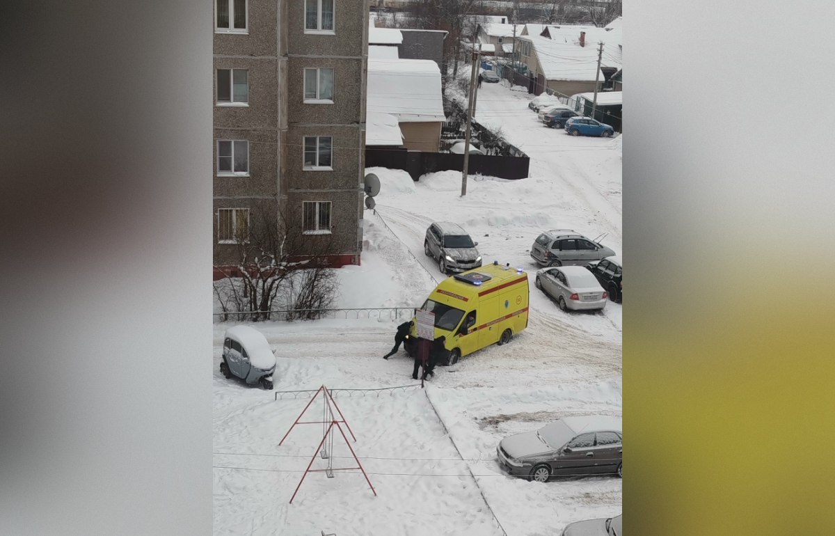 Машина реанимации застряла в снежной каше в Конаково - новости Афанасий