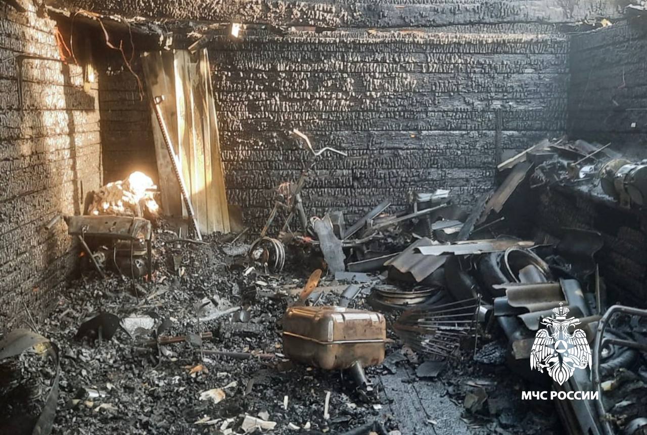 В Оленино Тверской области сгорел гараж Фото, видео: ГУ МЧС России по Тверской области