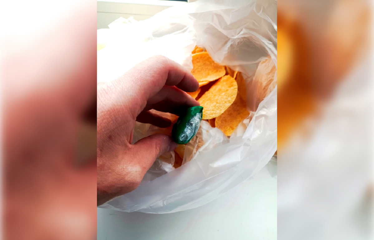 Осужденным в колонии Тверской области алкоголь передавали под видом сока, а марихуану вместе с чипсами Фото: УФСИН России по Тверской области