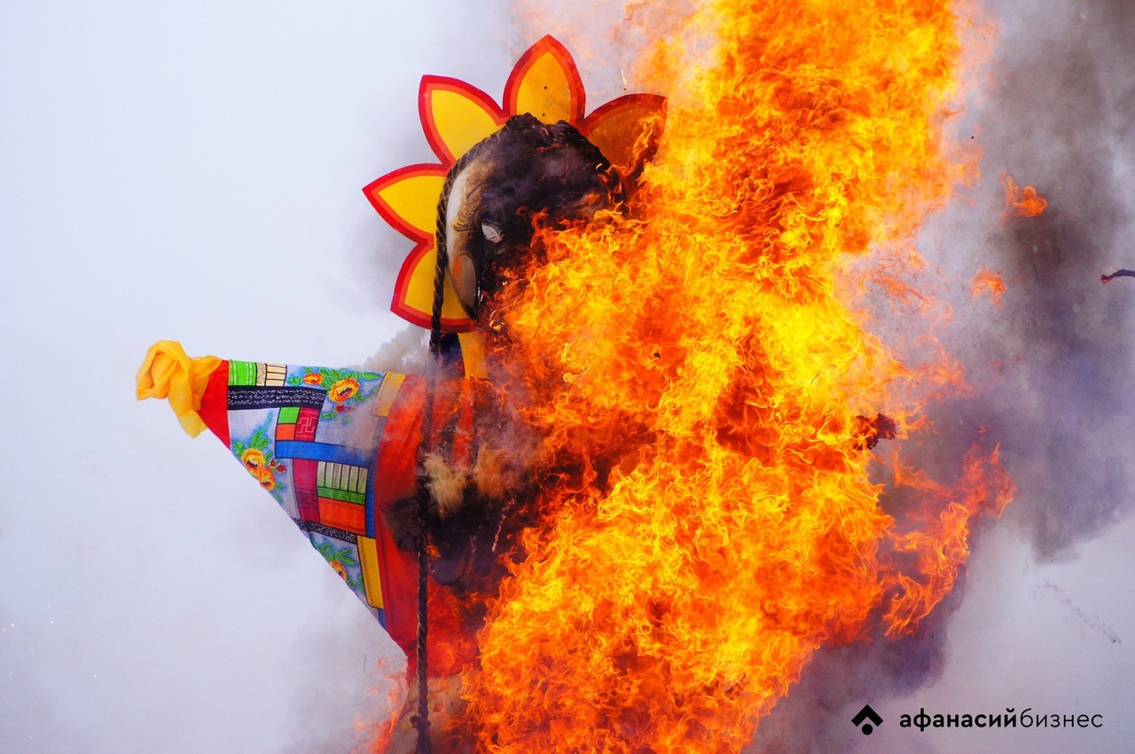 Жителям Твери рассказали, зачем на Масленицу разбрасывали пепел по полям 