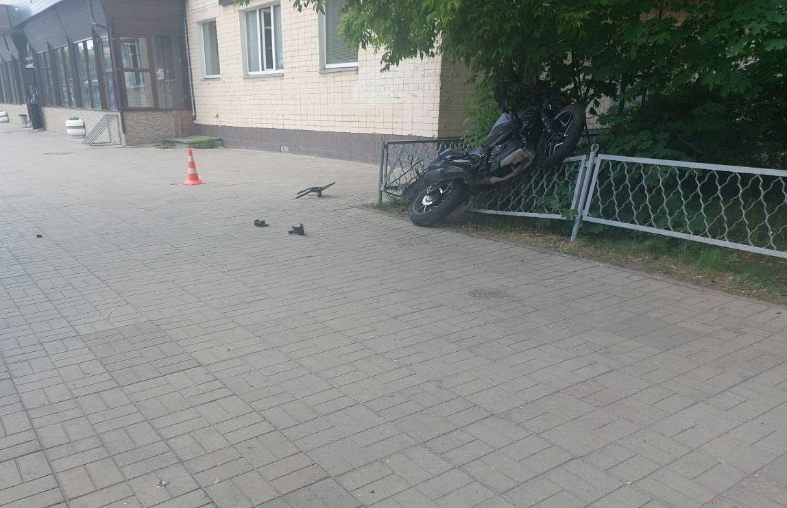 Страшное видео ДТП с мотоциклистом в Твери опубликовали в сети Видео: ПУВТ