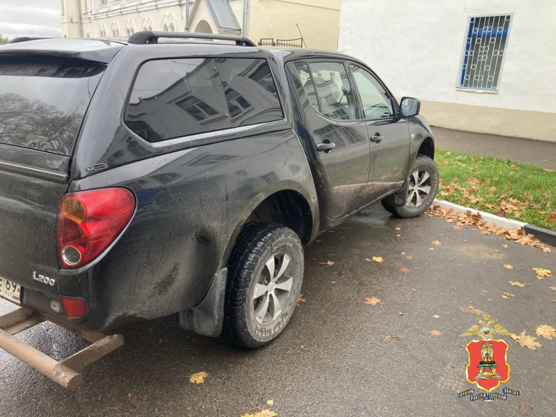 Житель Ржевского района отомстил водителю, избив его автомобиль Фото: УМВД России по Тверской области
