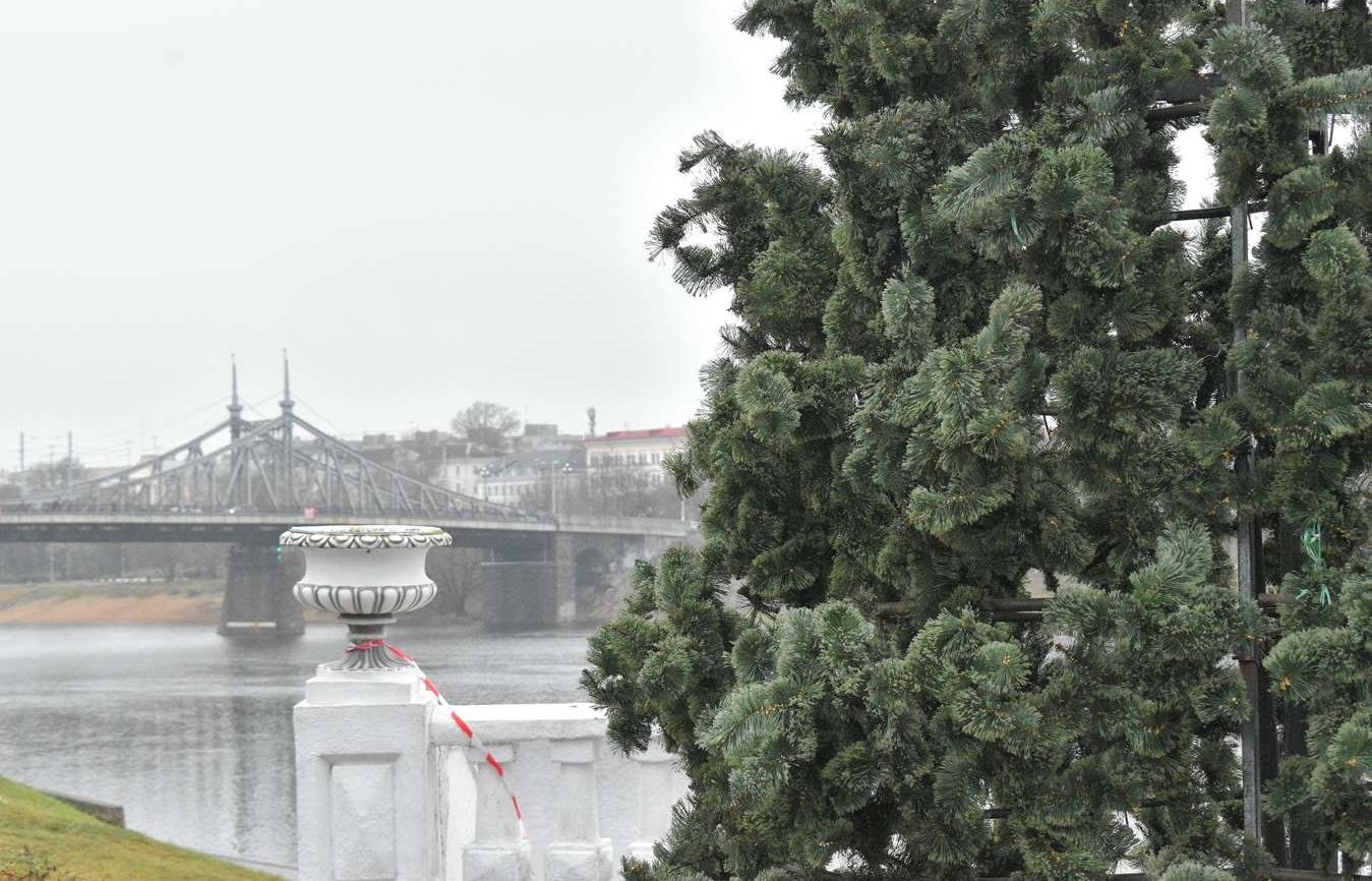 В Твери ставят новогодние елки - новости Афанасий