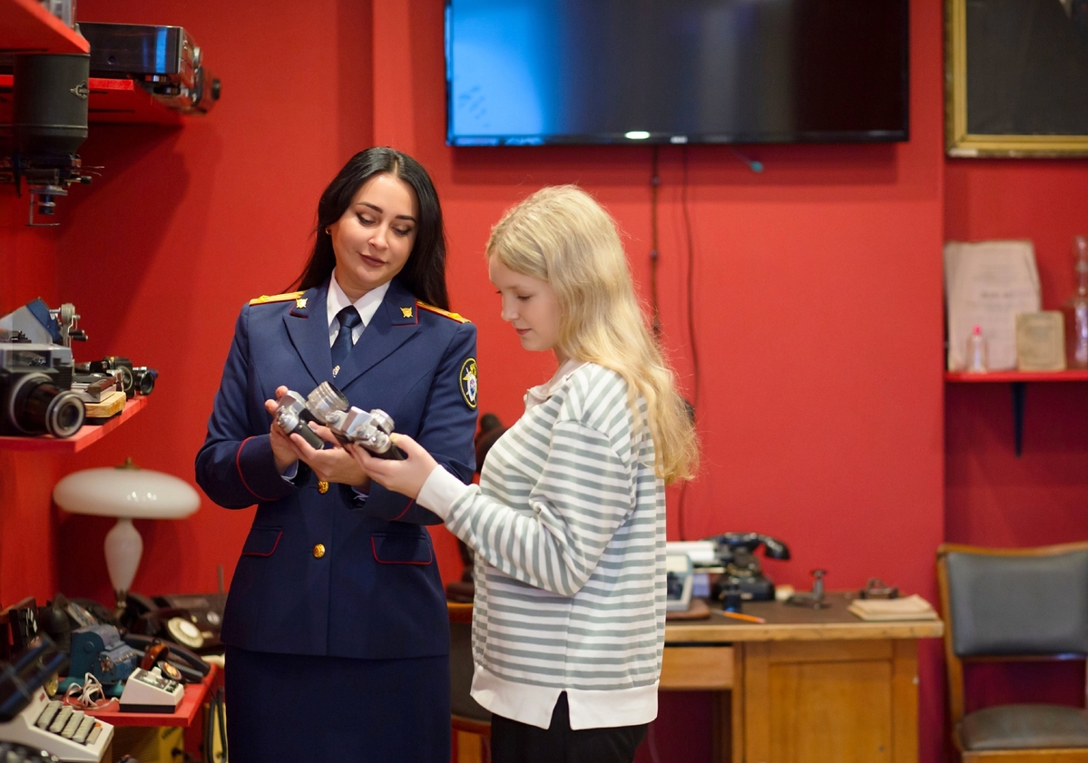 Тверские сотрудники СК исполнили желание школьницы в рамках акции «Ёлка желаний» Фото: СУ СК РФ по Тверской области