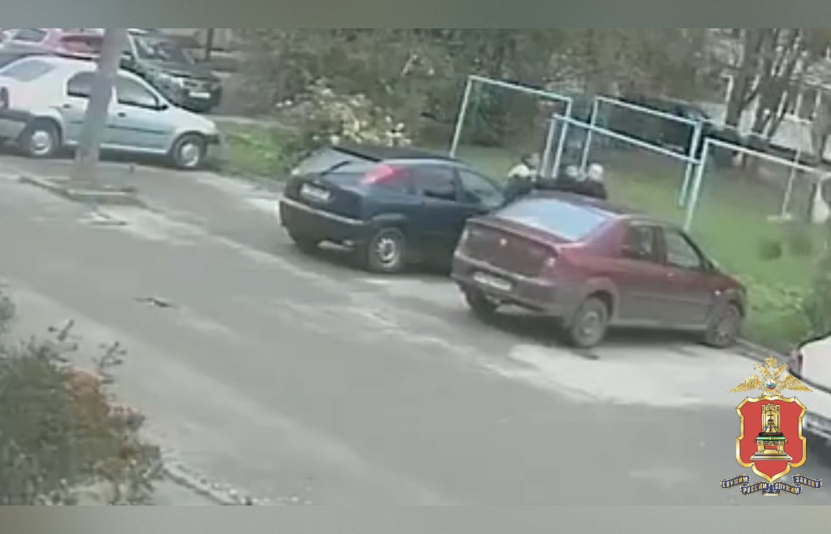 Мужчина угрожал ножом автомобилисту на парковке в Зубцове Фото, видео: УМВД Тверской области