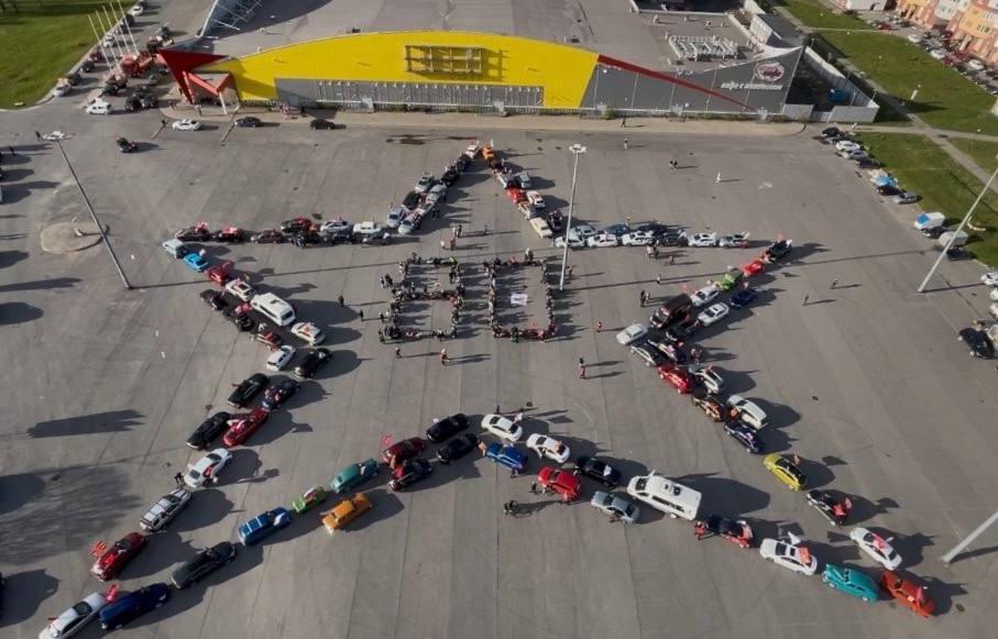 В автофлешмобе к Дню Победы участвовали 80 автомобилей