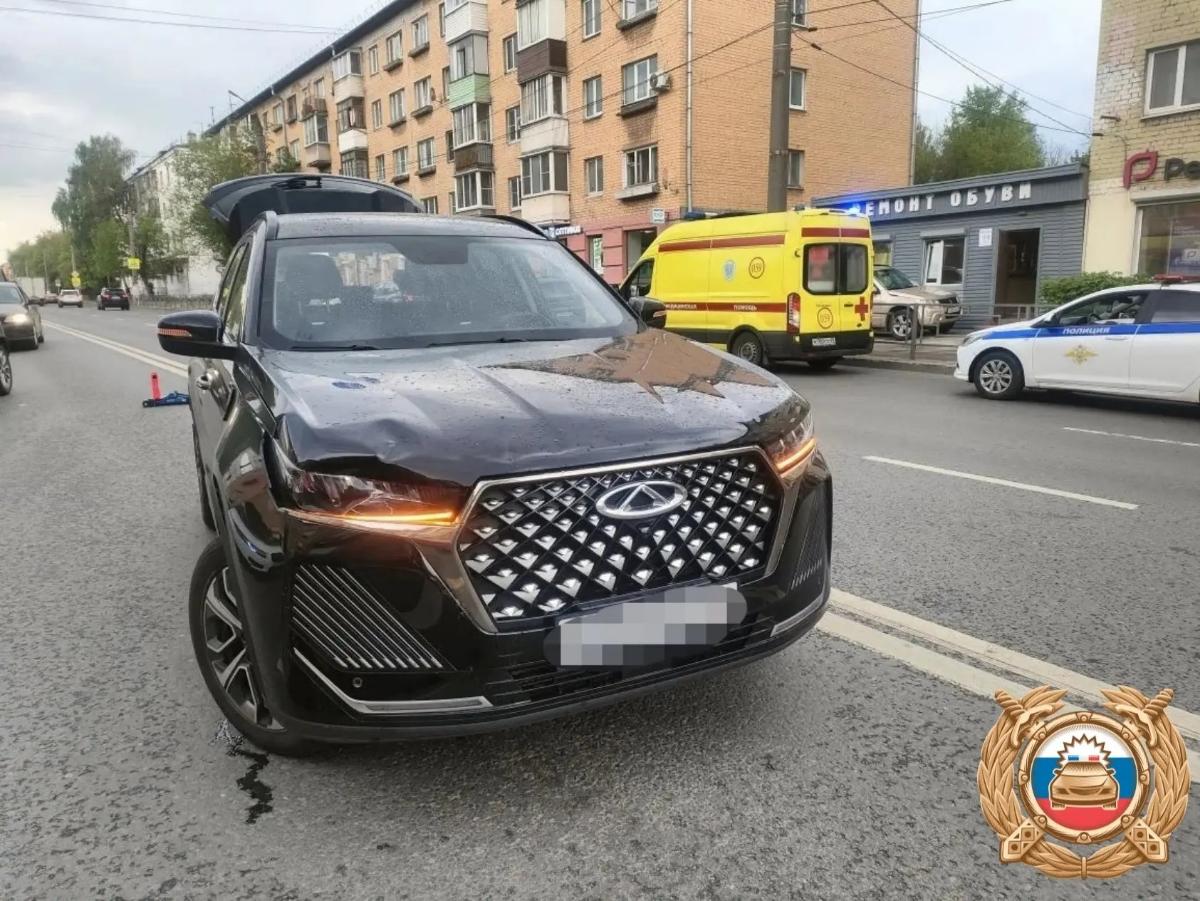 В Твери бегущий мужчина угодил под машину Фото: ГАИ