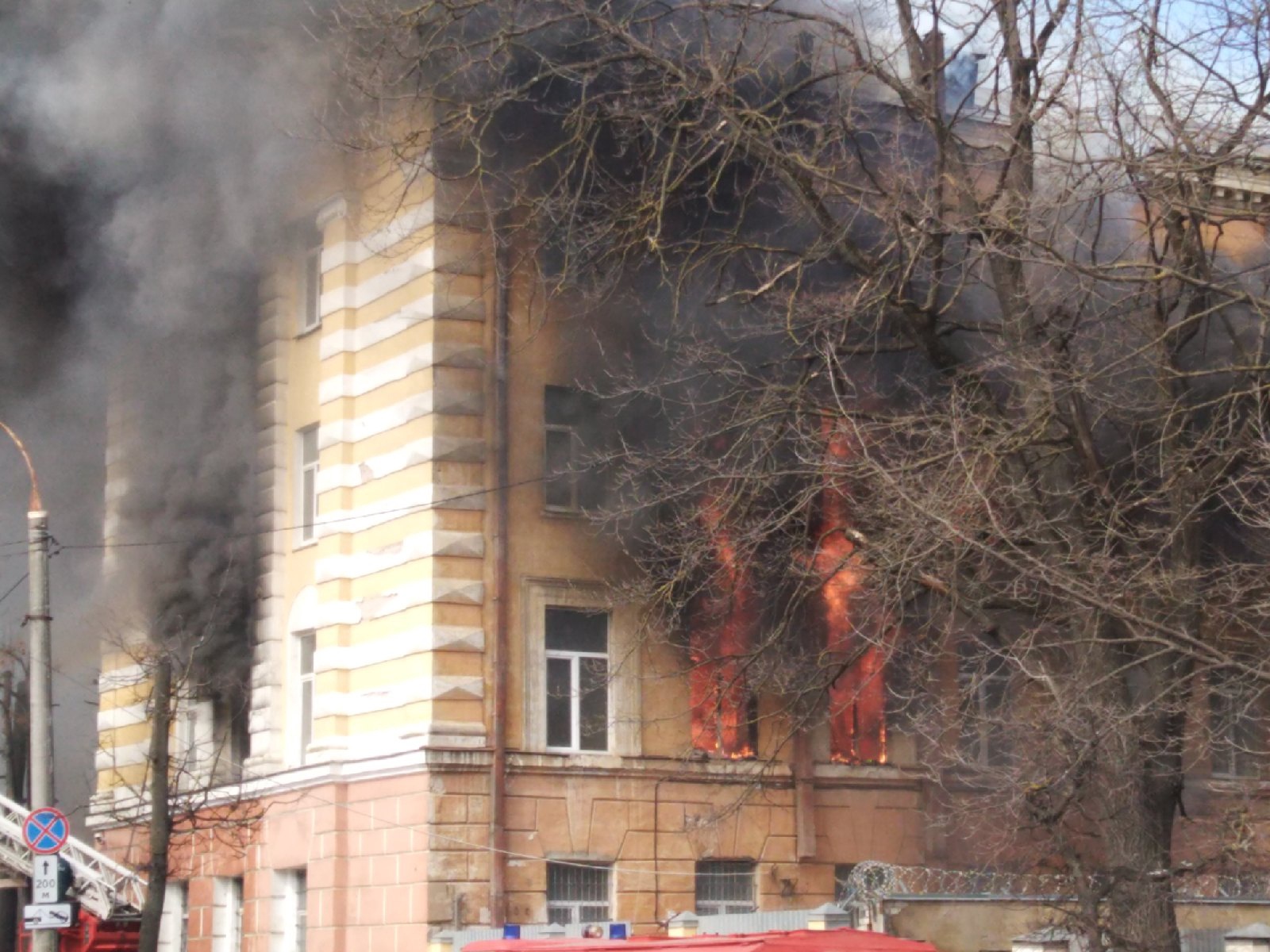 Военная прокуратура начала проверку в связи пожаром в ЦНИИ в Твери 