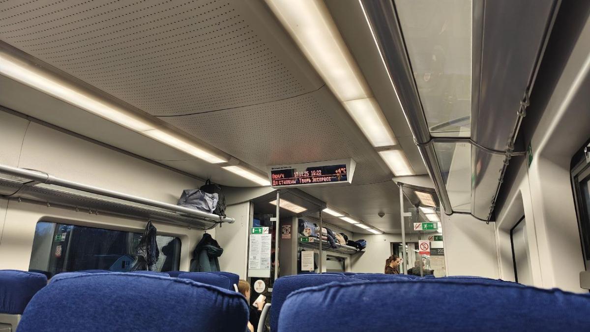 Электричка сообщением Москва — Тверь идет с задержкой Фото прислано в редакцию Afanasy.biz