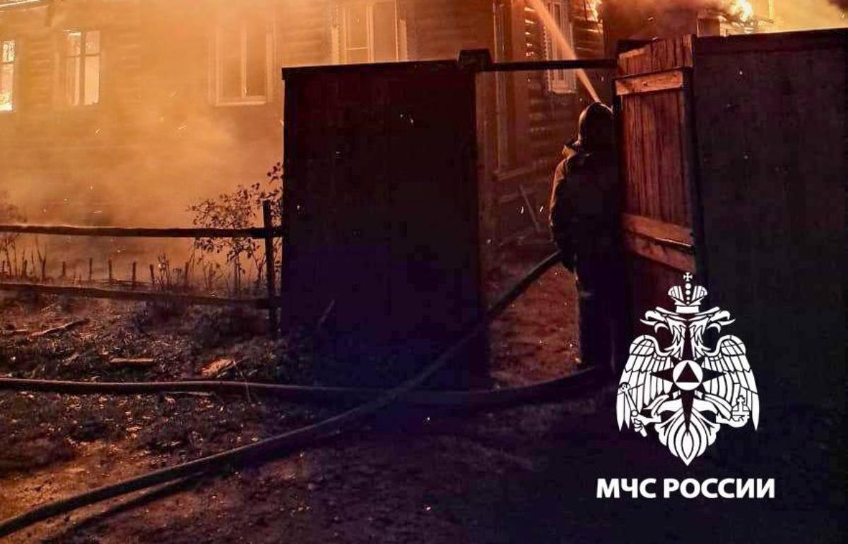 Шесть часов тушили в Бежецке Тверской области жилой дом - новости Афанасий