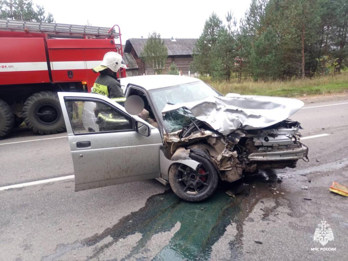 Появились подробности ДТП под Максатихой, в котором пострадала женщина-водитель Фото: МЧС Тверской области