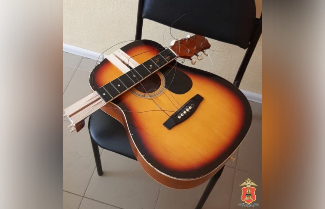 В Тверской области мужчина попал в больницу после ударов гитарой - новости Афанасий