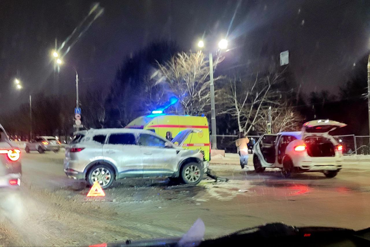 Один человек пострадал в ДТП на Комсомольском проспекте в Твери Фото: Игорь Ефимов