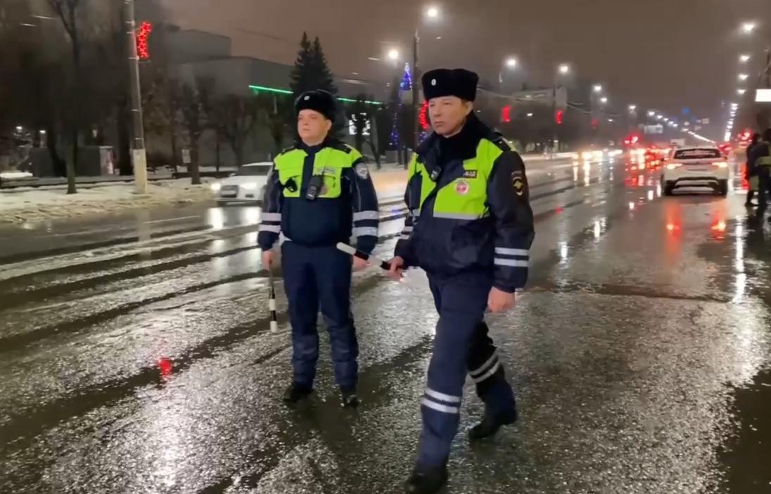 В Твери, Торжке и Конаково в ночном рейде проверены более 600 водителей и выявлены свыше 50 нарушений ПДД Видео: УМВД России по Тверской области