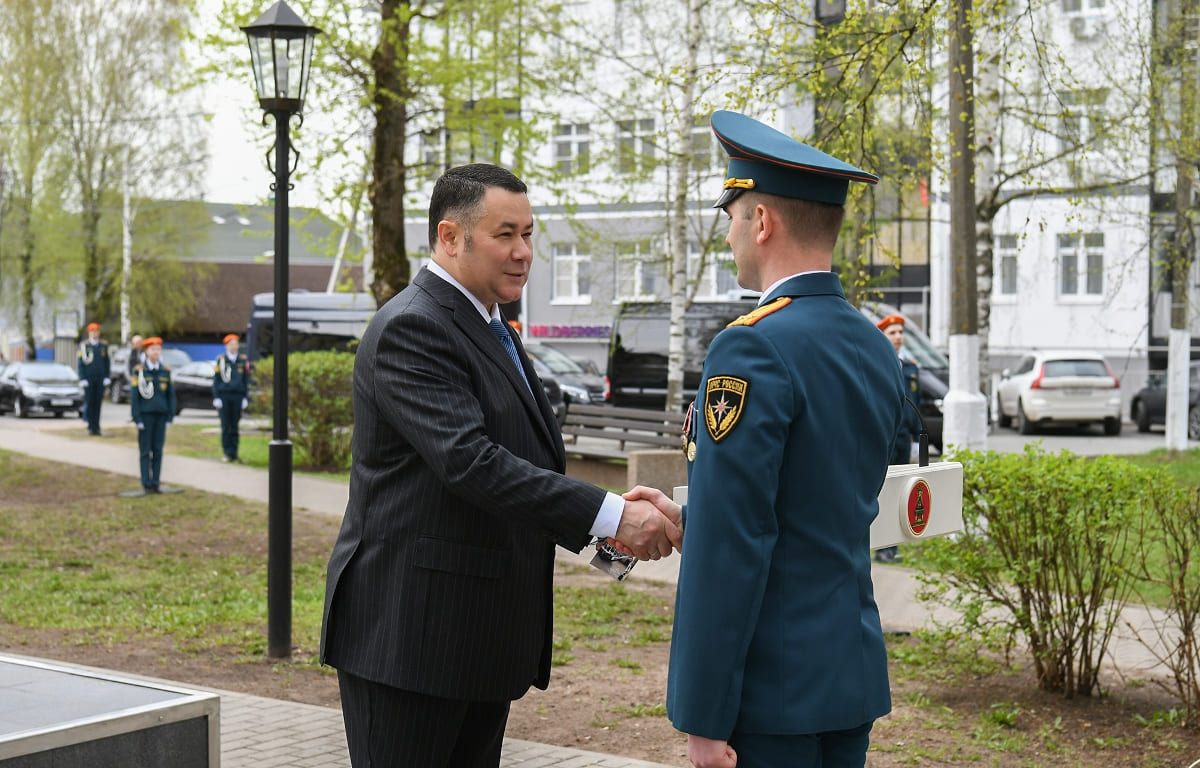 Губернатор Игорь Руденя наградил лучших сотрудников и вручил новую технику МЧС Фото: правительство Тверской области