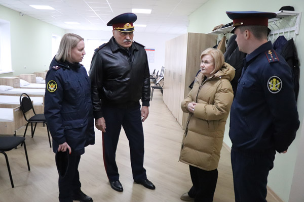 Дарья Донцова посмотрела, как живут осужденные в Тверской области 