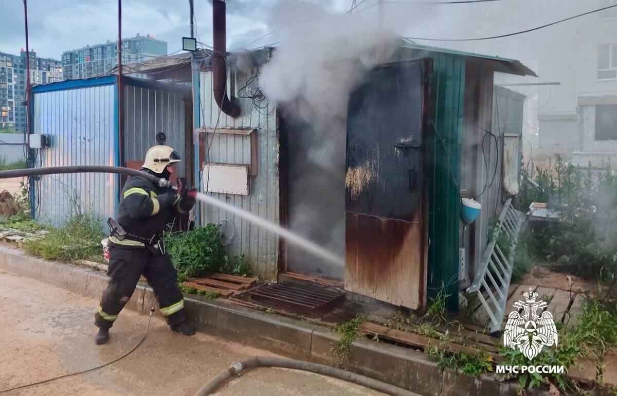 Днем в Твери в Южном горел строительный вагончик - новости Афанасий