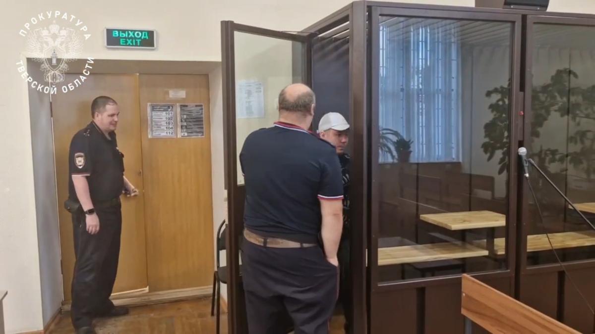 В Старице арестовали мужчину, зарезавшего знакомого, чтобы не возвращать долг Видео: прокуратура