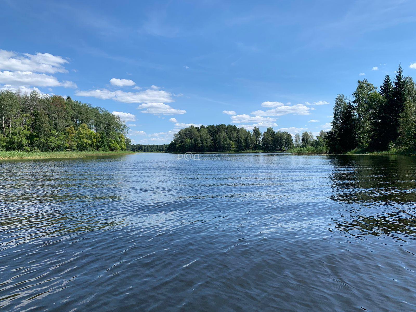 Базу отдыха на Селигере продают за 174 млн рублей 