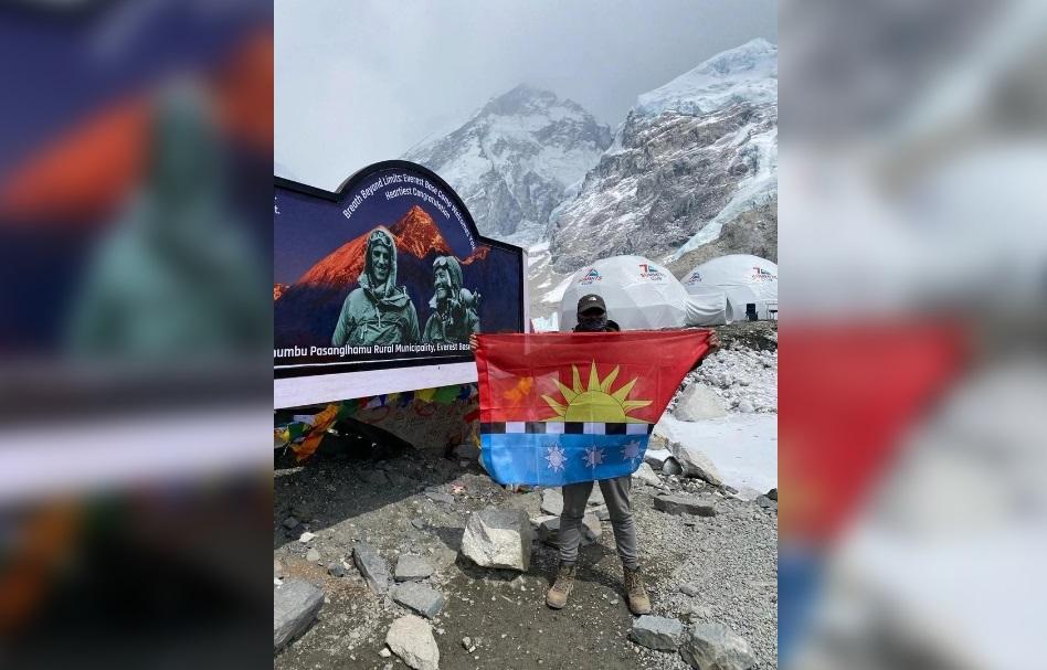 Флаг Редкино поднялся на Эверест Фото: 
Сергей Орлов