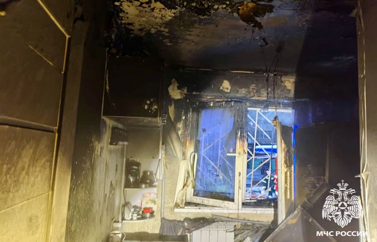 Прямо сейчас огнеборцы тушат пожар в квартире на улице Склизкова в Твери Фото: МЧС по Тверской области