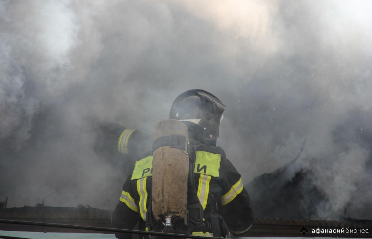 Восемь гаражей в Твери пострадали из-за пожара - новости Афанасий