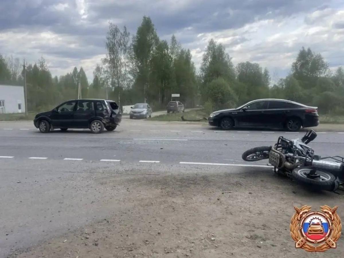 Под Зубцовом мотоцикл и автомобиль не поделили перекресток Фото: ГАИ