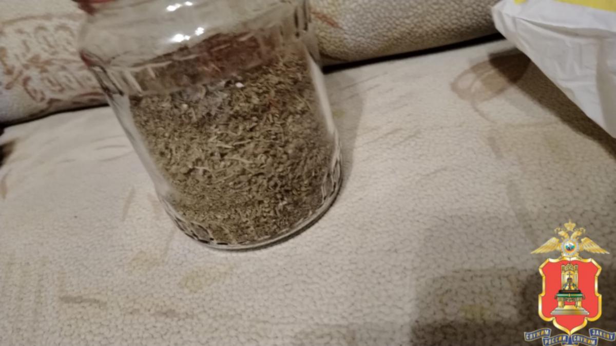 Кимряк хранил банку с марихуаной у своей тещи Фото: УМВД Тверской области