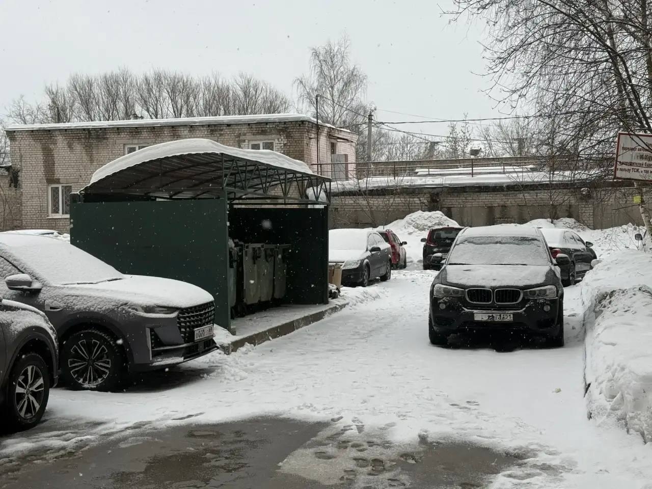 Жителей Тверской области просят не парковаться около мусорных контейнеров - новости Афанасий