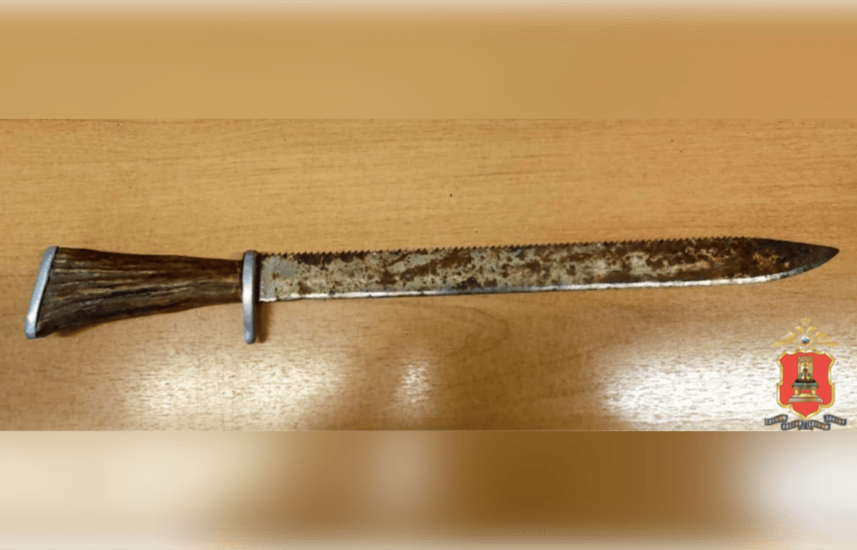 В Торопце пьяный мужчина в плохом настроении угрожал ножом подросткам  - новости Афанасий