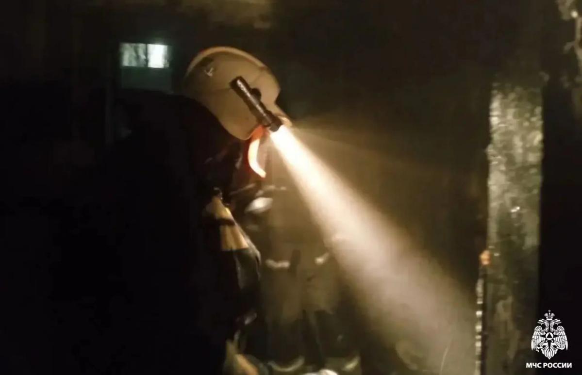 6 детей и 16 взрослых эвакуировали из горящего дома в Бежецке - новости Афанасий