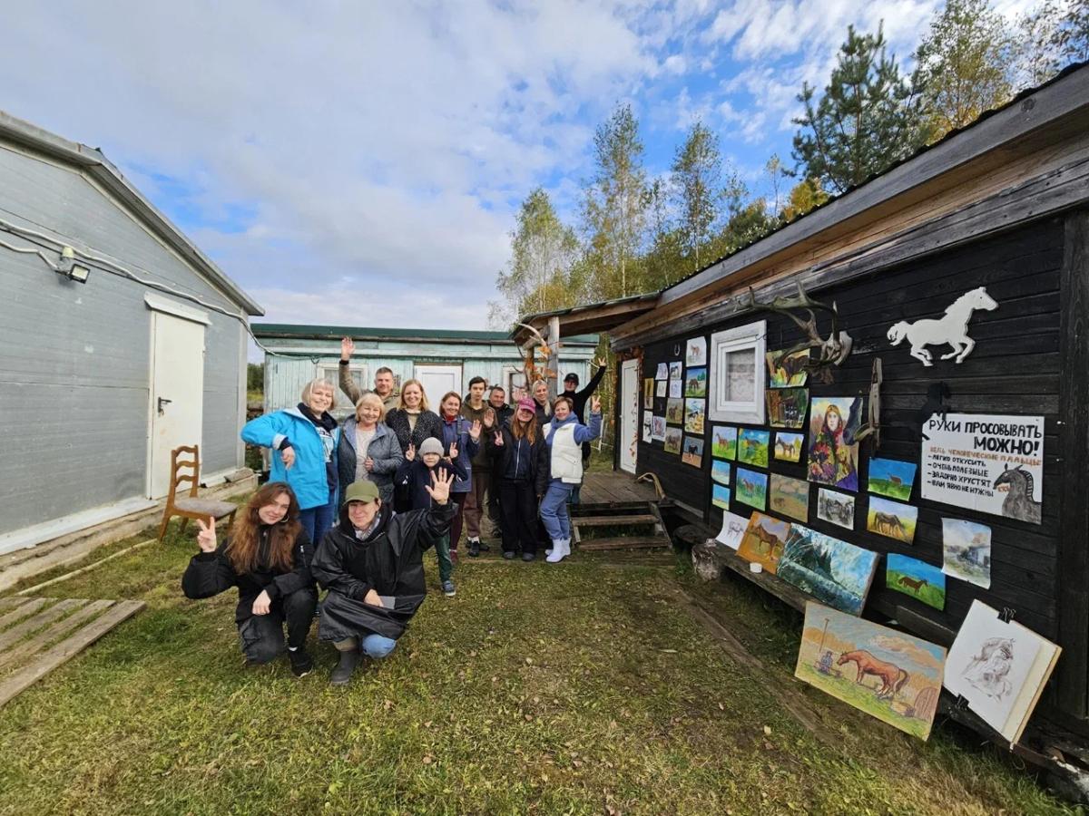 В Ржеве искусство и любовь к лошадям объединили художников Фото: конный клуб «Макаров. Ржев»