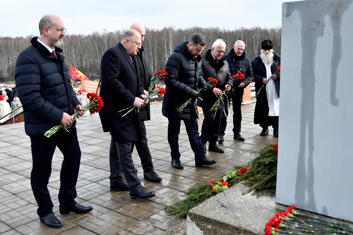 Депутаты Законодательного Собрания приняли участие в торжествах, посвященных освобождению Ржева от немецко-фашистских захватчиков   Фото: ЗС Тверской области