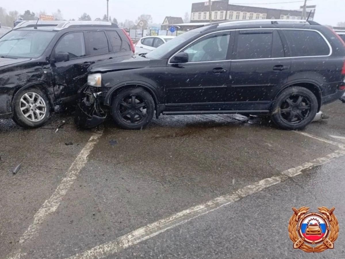 На М10 под Конаково столкнулись три автомобиля Фото: ГАИ
